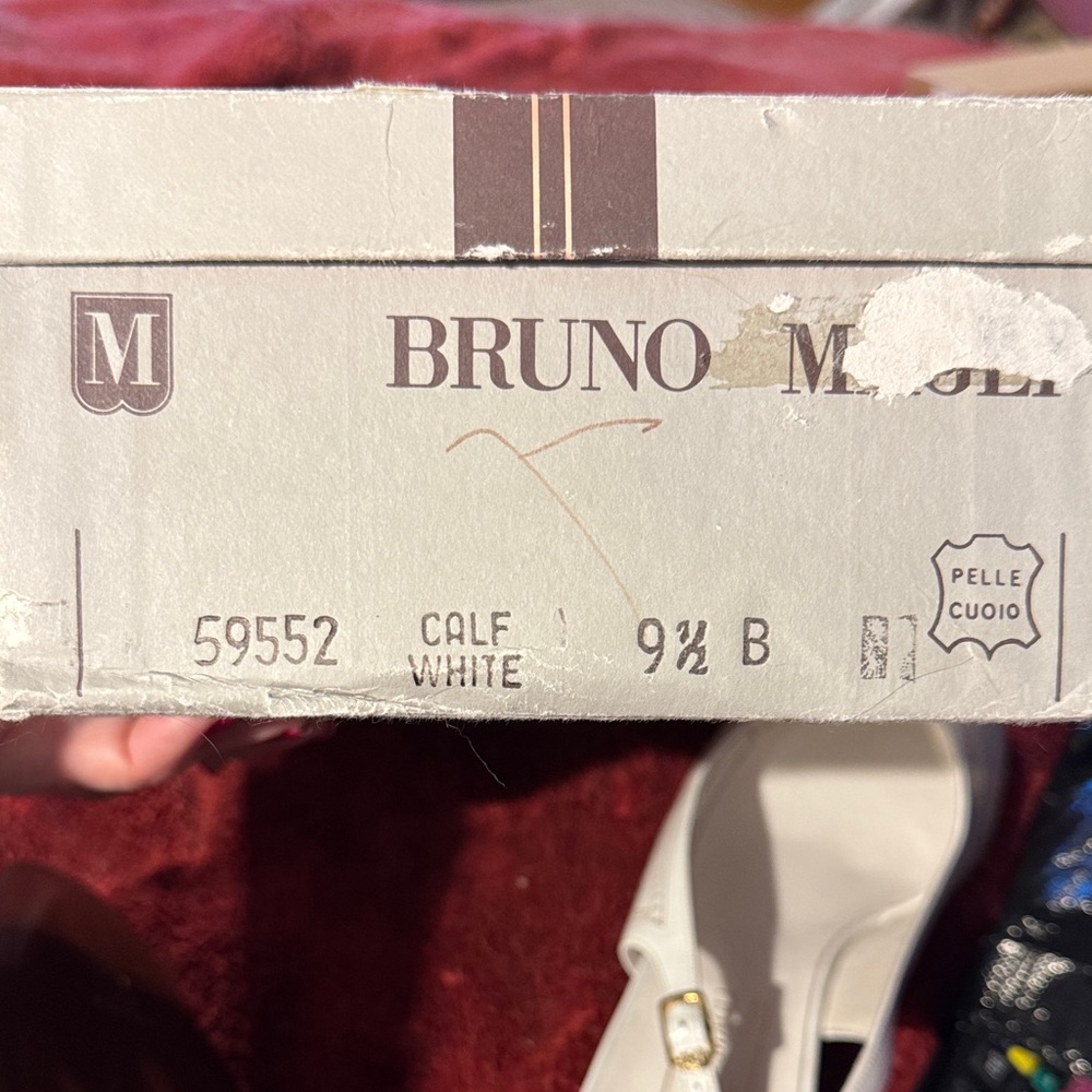 Vintage Bruno Magli White Leather Peep-Toe Slingback low heels never worn. - Picture 6 of 6